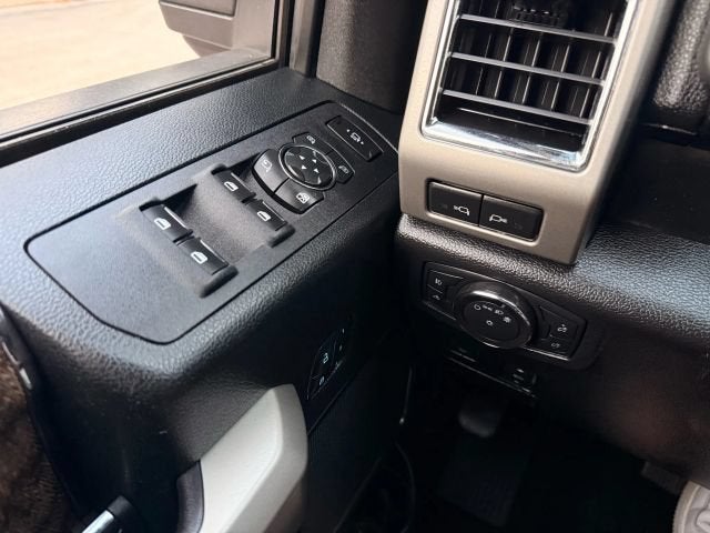 2018 Ford Super Duty F-250 SRW Lariat Pickup 4D 6 3/4 ft