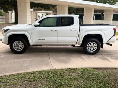 2024 Toyota Tacoma 4WD SR5 Pickup 4D 5 ft
