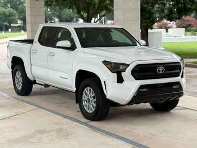 2024 Toyota Tacoma 4WD SR5 Pickup 4D 5 ft