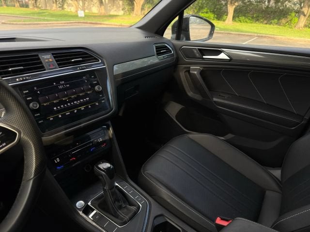 2022 Volkswagen Tiguan SE R-Line Black