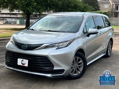 2022 Toyota Sienna LE
