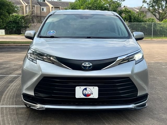 2022 Toyota Sienna LE