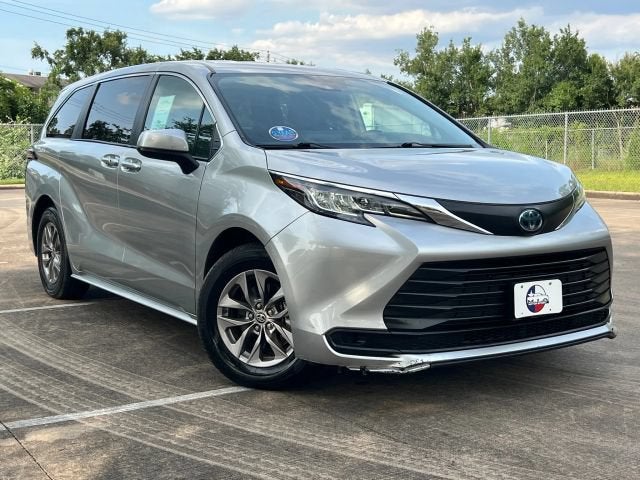 2022 Toyota Sienna LE