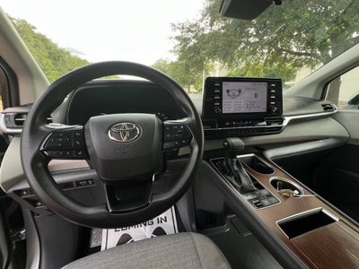 2022 Toyota Sienna LE