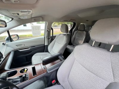 2022 Toyota Sienna LE