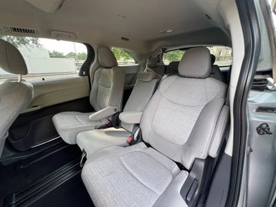 2022 Toyota Sienna LE