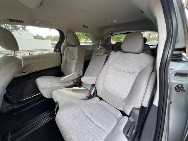 2022 Toyota Sienna LE
