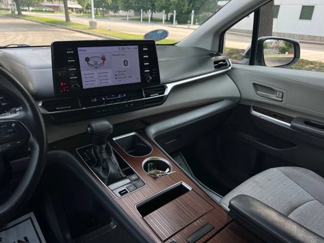 2022 Toyota Sienna LE