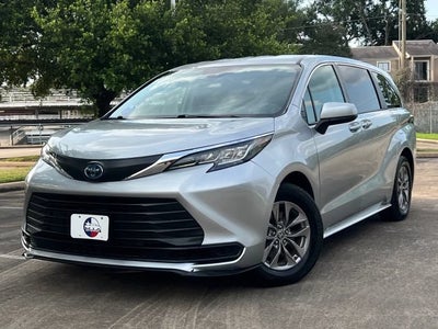 2022 Toyota Sienna LE