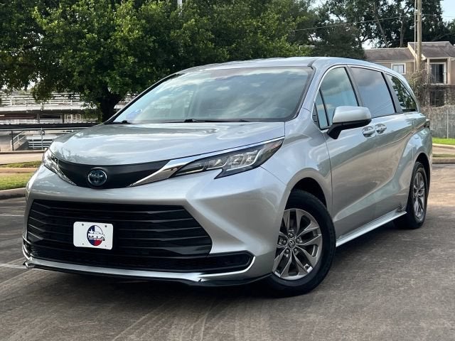 2022 Toyota Sienna LE
