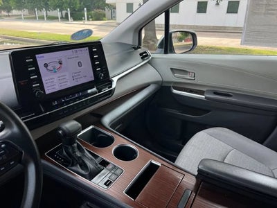 2022 Toyota Sienna LE