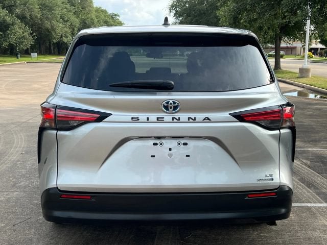 2022 Toyota Sienna LE