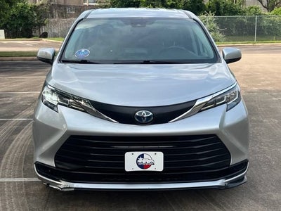 2022 Toyota Sienna LE