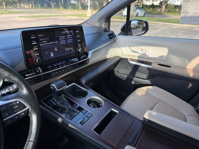 2021 Toyota Sienna XLE