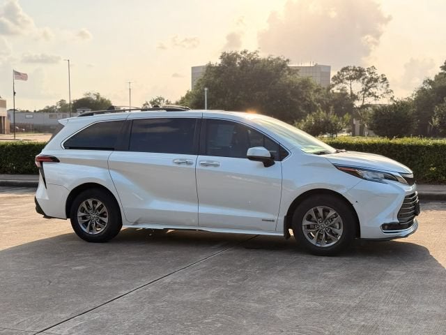 2021 Toyota Sienna XLE