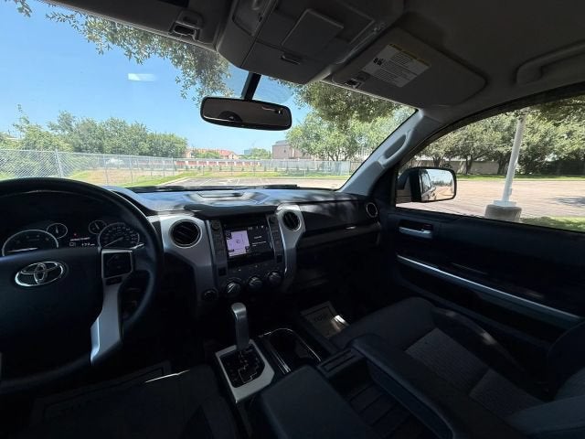 2017 Toyota Tundra 4WD SR5 Pickup 4D 5 1/2 ft