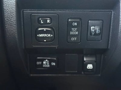 2017 Toyota Tundra 4WD SR5 Pickup 4D 5 1/2 ft