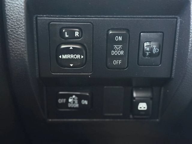 2017 Toyota Tundra 4WD SR5 Pickup 4D 5 1/2 ft